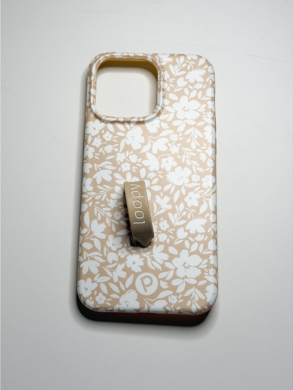 Loopy Case Beige Phone Case with White Floral Print and Loop iPhone 15 pro max
